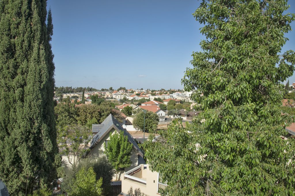נווה אורנים שוכן בתוך נוף קסום של גדרה