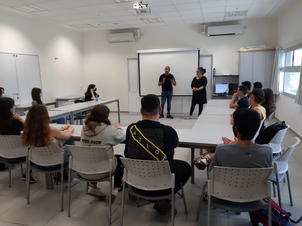 בנעלי הזולת: פעילות חווייתית בתיכון קמפוס פרס בחולון עיבוד החוויה